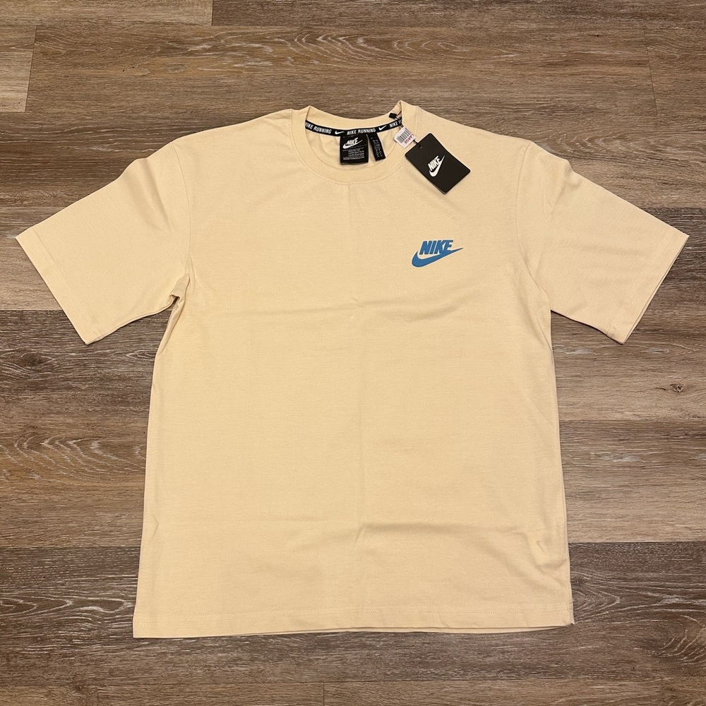 NWT Nike tee